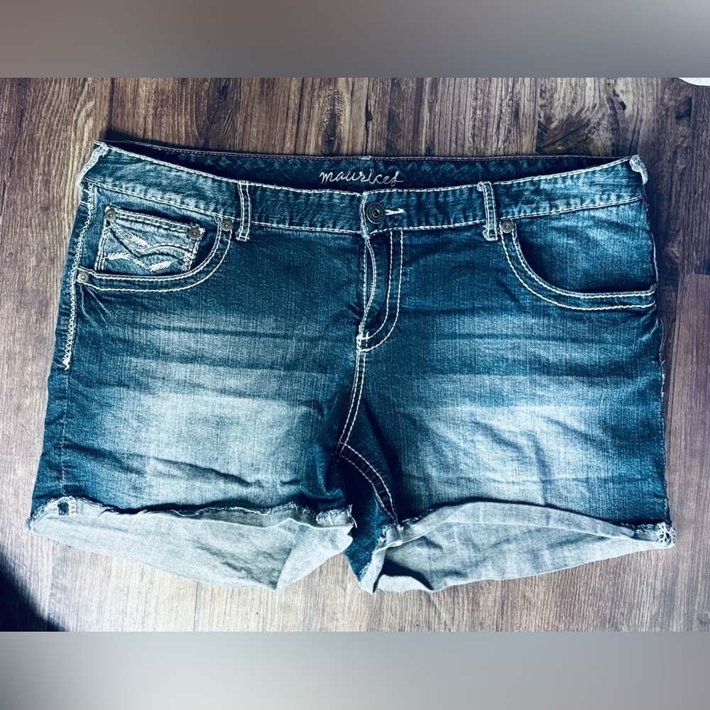 Maurices Women’s Dark Wash Distressed Blue Jean Shorts Cut offs 24 W EXCELLENT